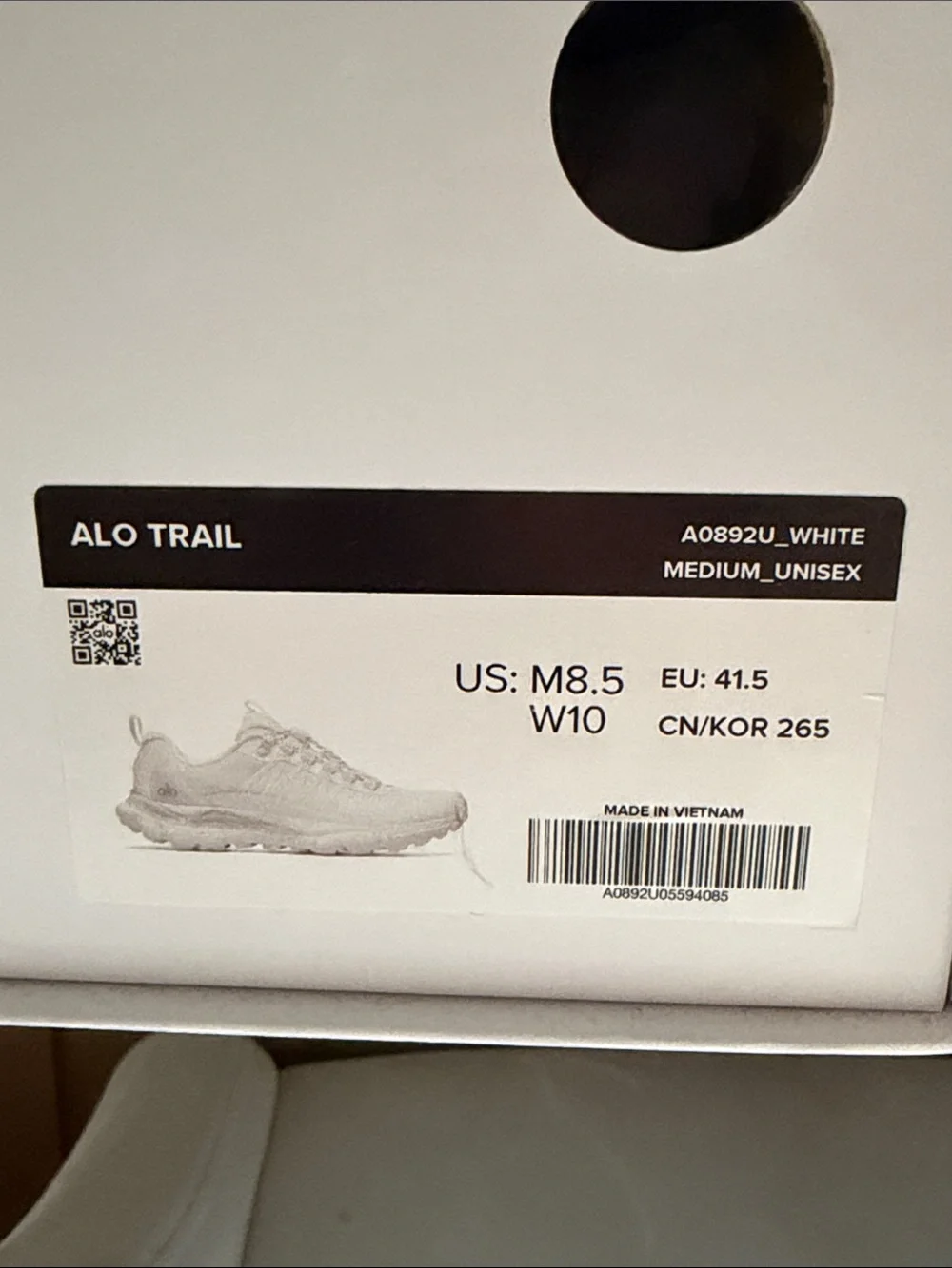 ALO YOGA | ✨NEW✨ ALO Trail in White